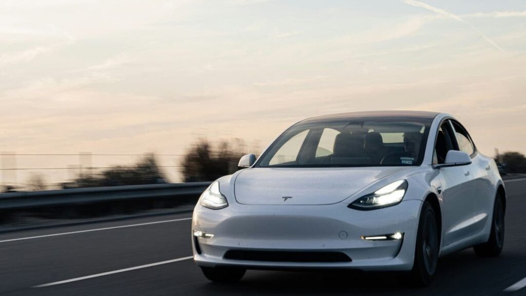 1 elon musk impersonator scams victims with tesla apple gift card hoax