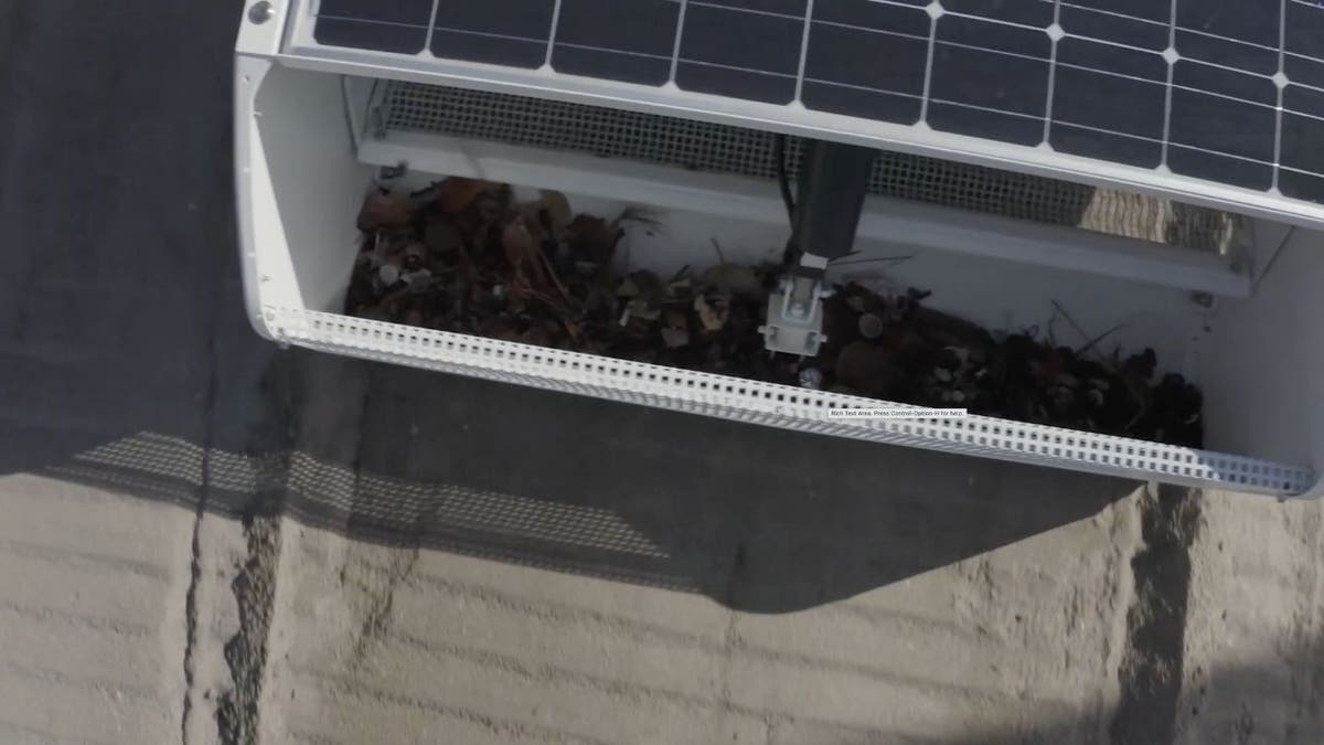 Robot cleans 32,000 square feet of beach per hour 4 robot beach cleaner 3