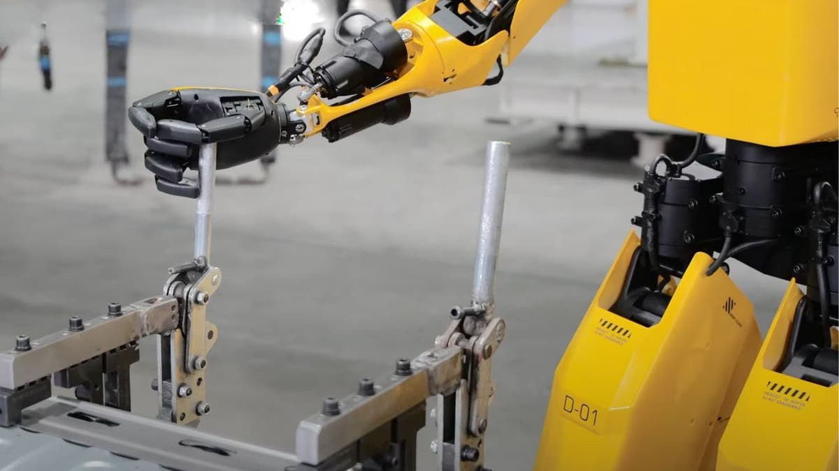 6 humanoid robots handle quality checks and assembly at auto plant