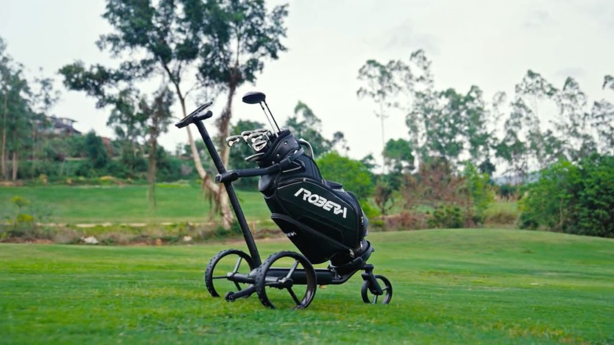 Effortless golf with AI smart caddie that follows you 10 AI caddie 9