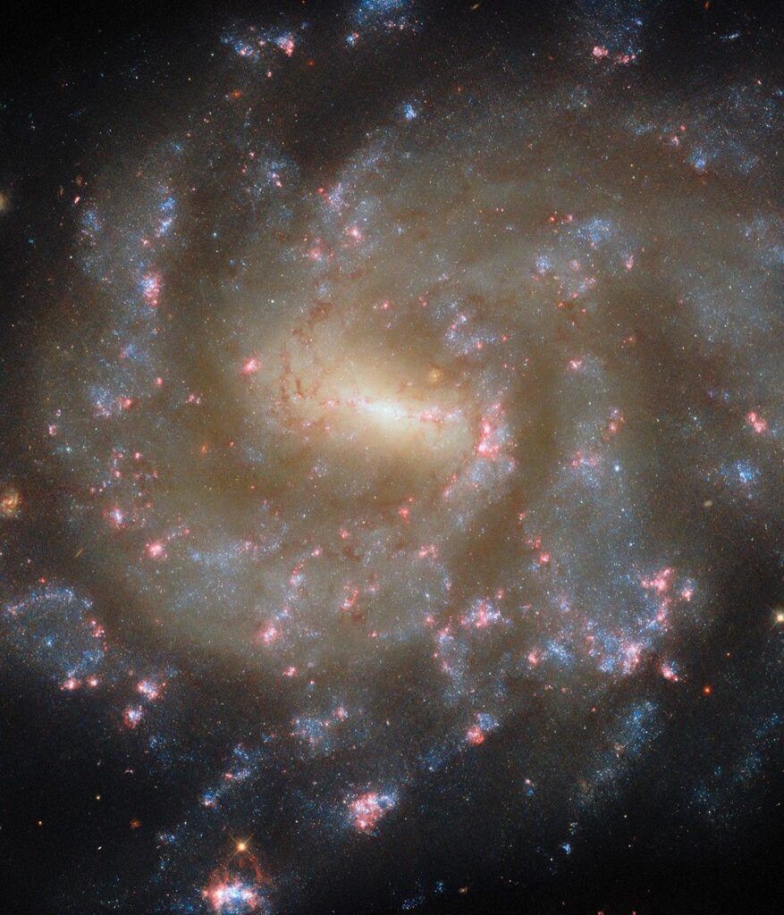Hubble NGC685 potw2522a