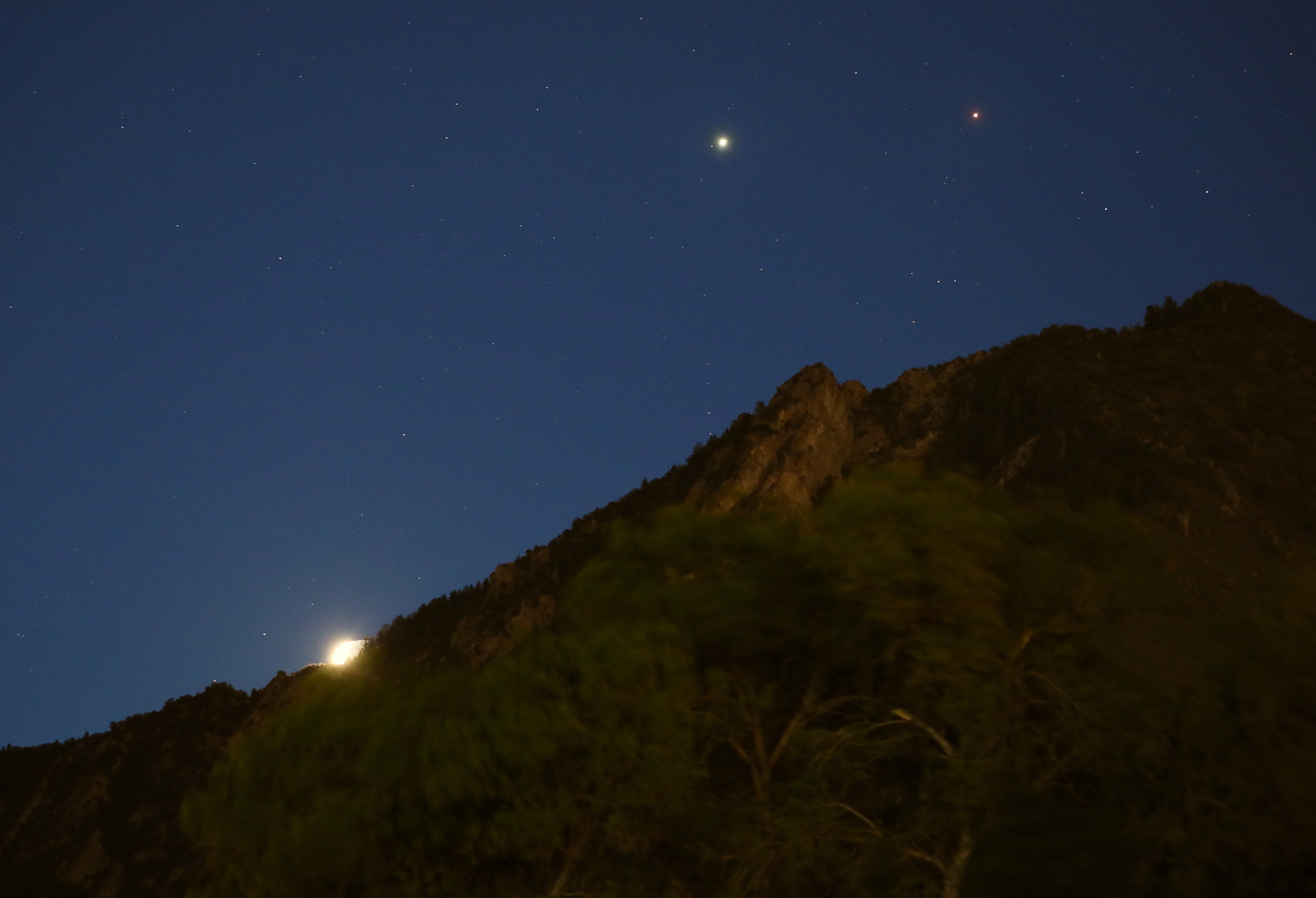 What’s Up: June 2025 Skywatching Tips from NASA 3 jupiter mars credit bill dunford cc by nc 2 0