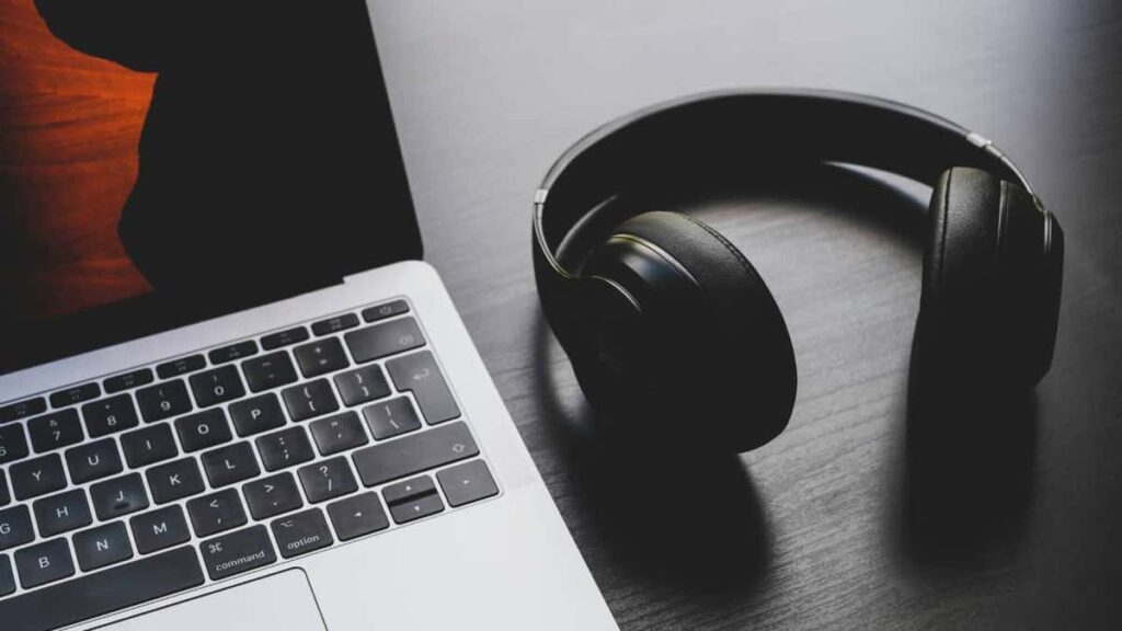 1 bluetooth flaw exposes millions of premium headphones to spying intro