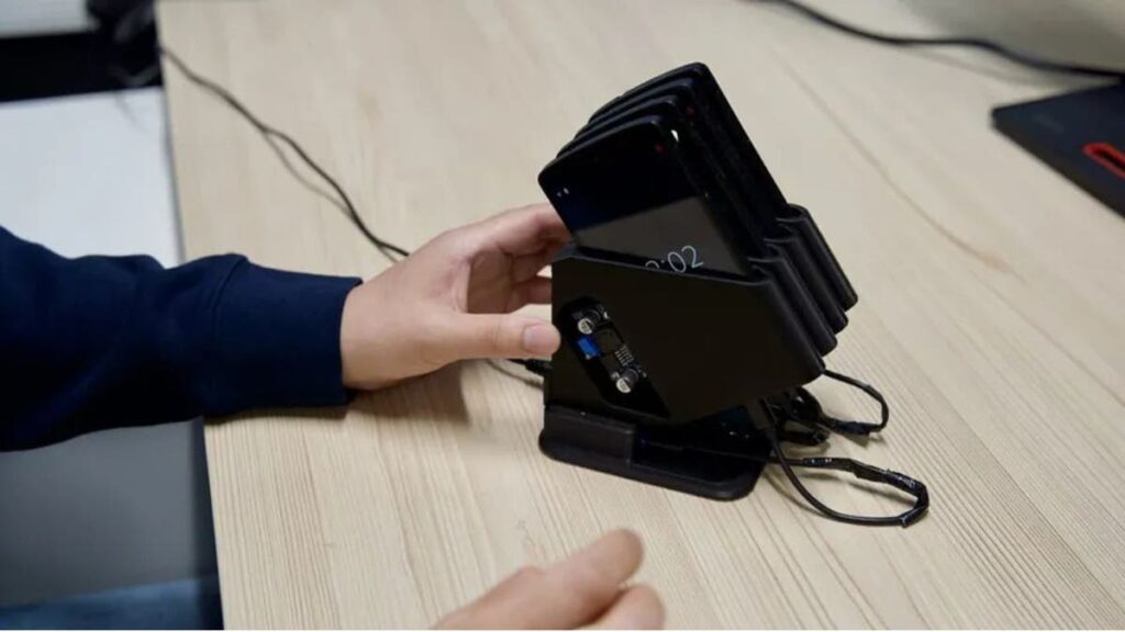 1 old smartphones are being turned into tiny data centers