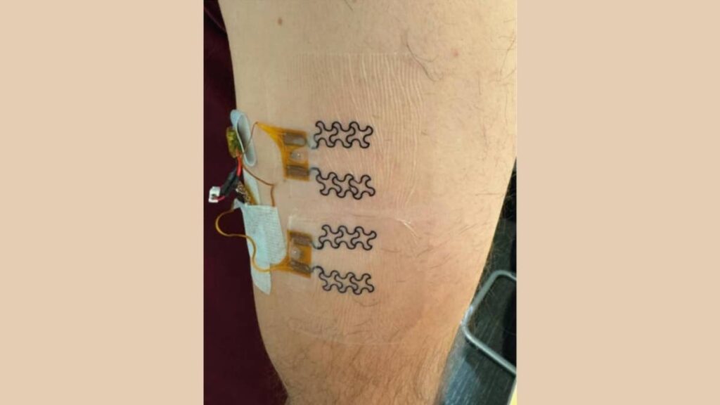 1 smart wearable tracks your hydration in real time
