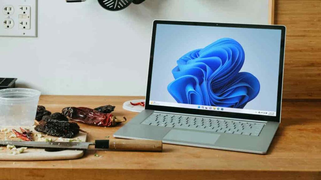 1 windows 11 takes lead over windows 10 what it means for you intro