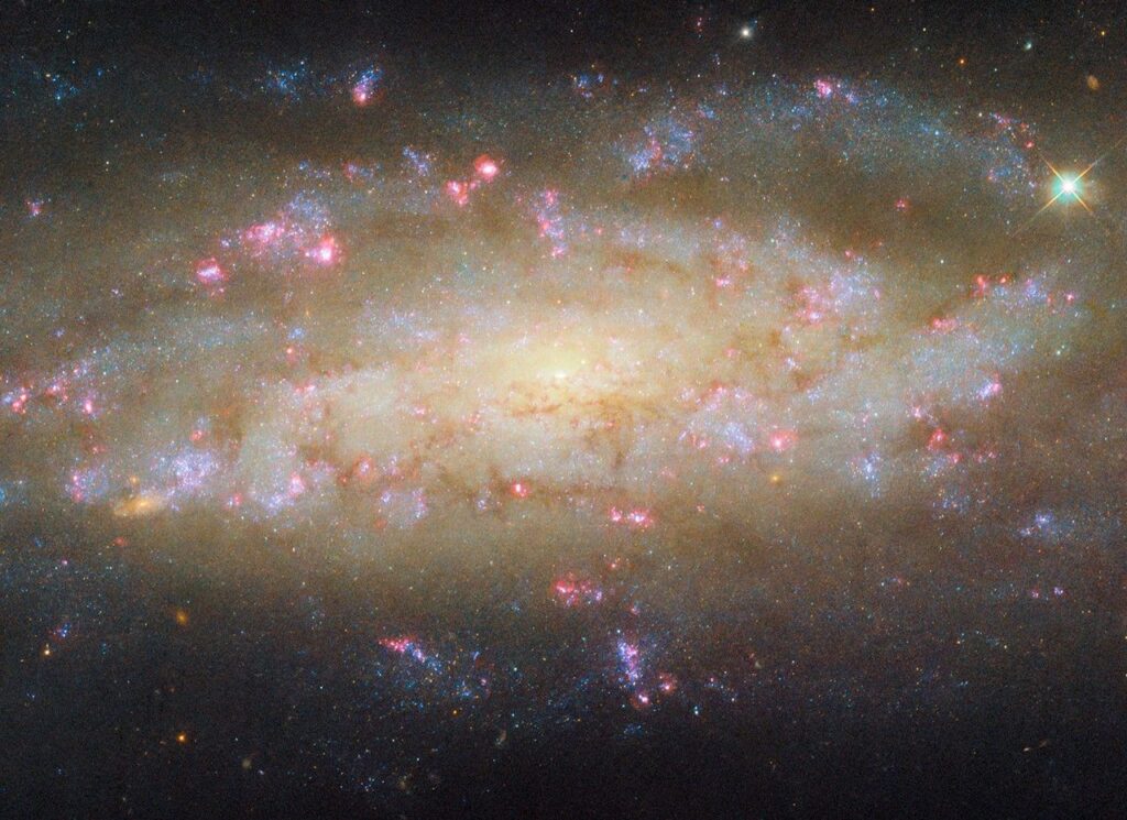 Hubble NGC7569 potw2535a