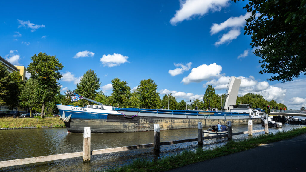 Plato sailing to the Netherlands by boat pillars