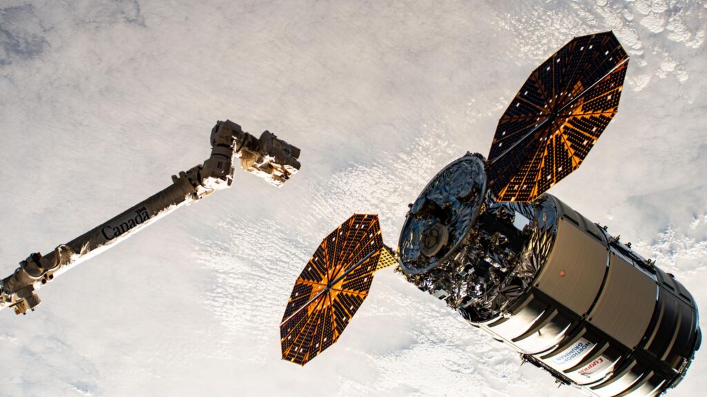 iss071e418233large