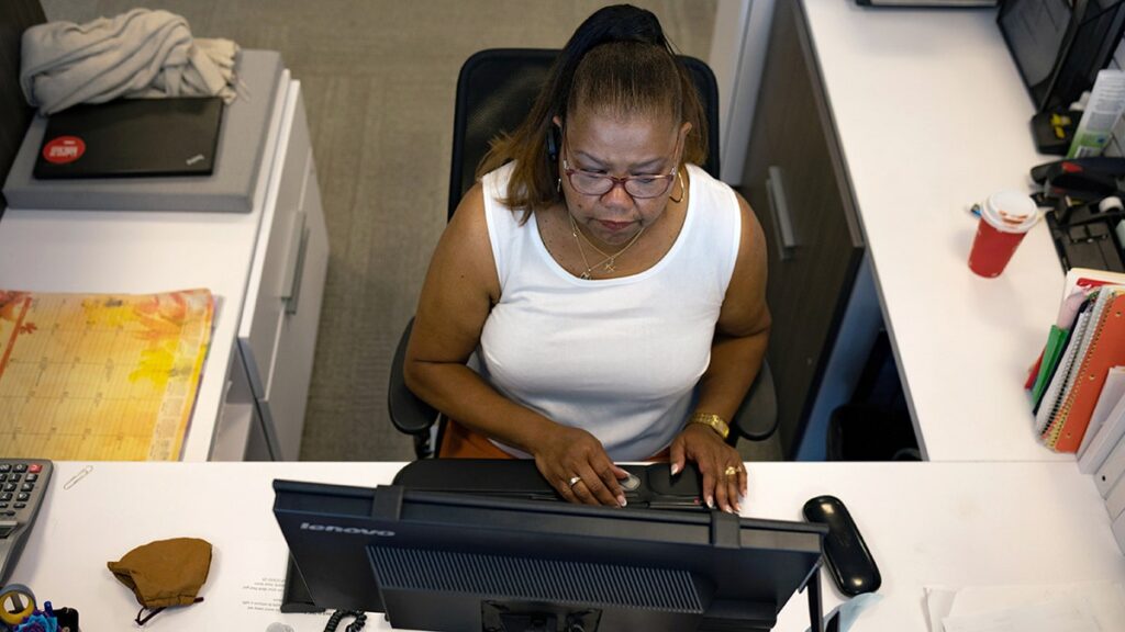 philadelphia woman works on computer