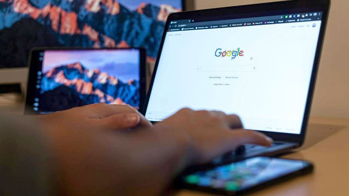 The #1 Google search scam everyone falls for 3 A user searches on Google on a laptop.