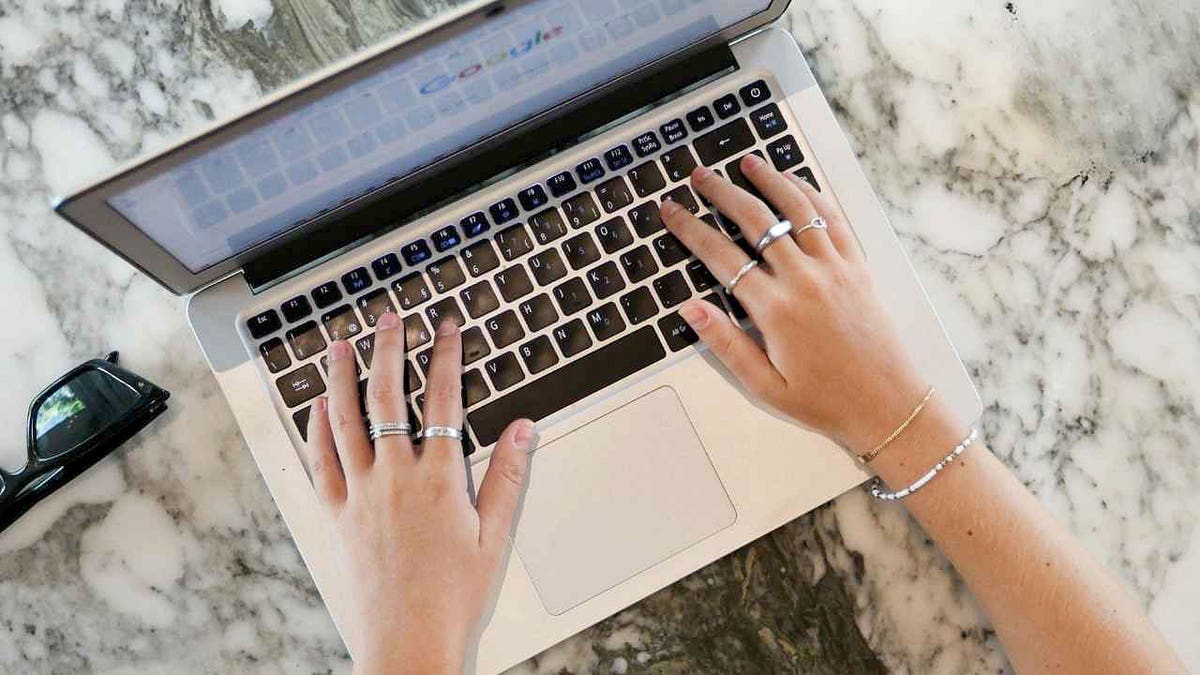 The #1 Google search scam everyone falls for 4 A user searches Google.