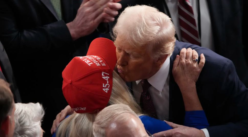 Morning Brief: Trump Dumps Marjorie Taylor Greene, Hundreds of Guardsmen Leave Portland and Chicago, Chileans Vote in Polarized Presidential Race 2 MTG