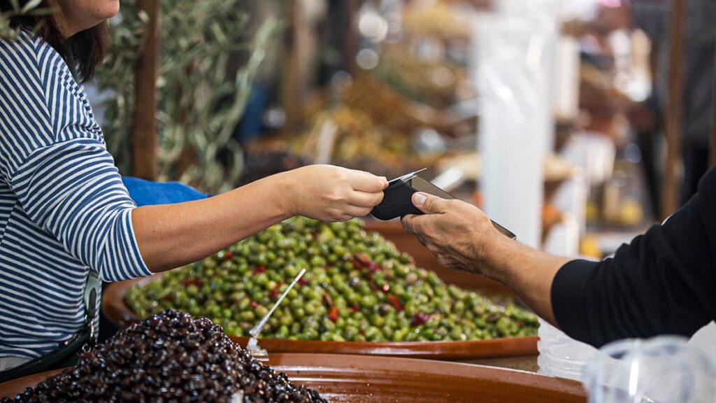 Ghost-tapping scam targets tap-to-pay users 2 credit card tap photo 1